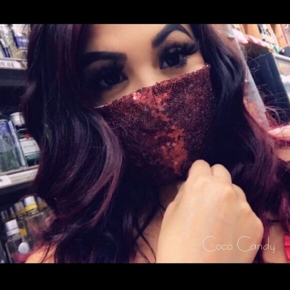 🆕Luxury Red Sequin Face Mask - Picture 2 of 11